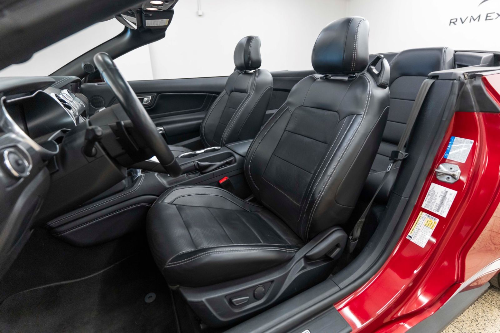 Fahrzeugabbildung Ford Mustang 2.3 HIGH PERFORMANCE ACC KAM TOTW LEDER