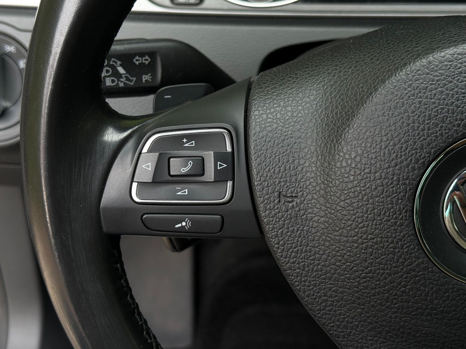 Fahrzeugabbildung Volkswagen Passat Variant 2.0TDI DSG Comfort XEN+STHZ+AHK+