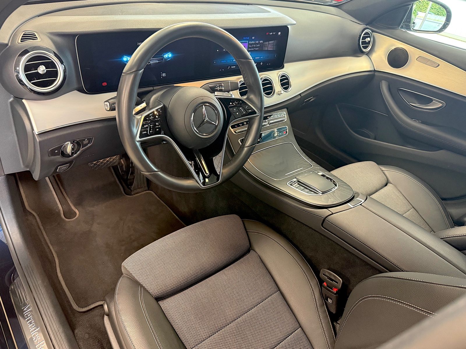 Mercedes-Benz E220d T AMG Avantgarde Wide S.dach R.kam LED NAV foto 3