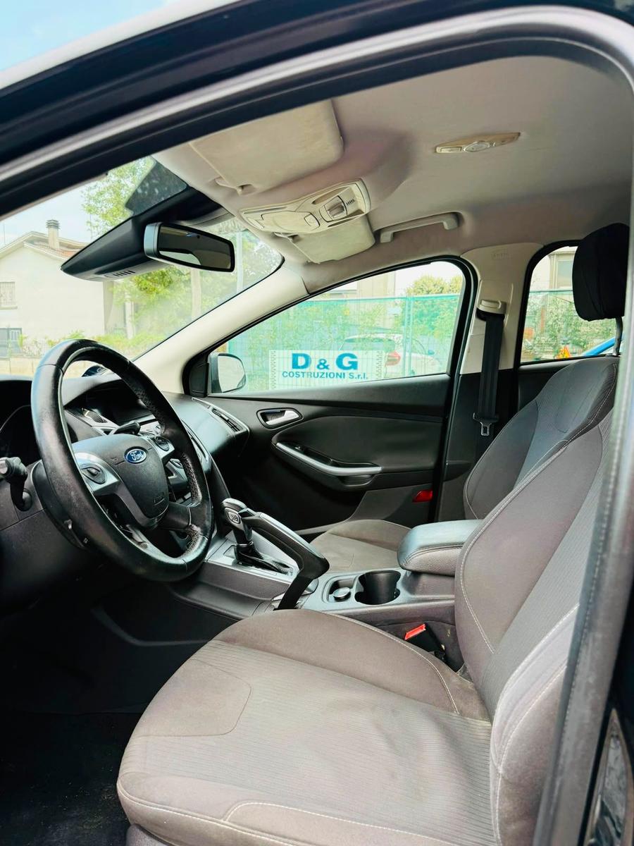Ford Focus 2011 — photo 7