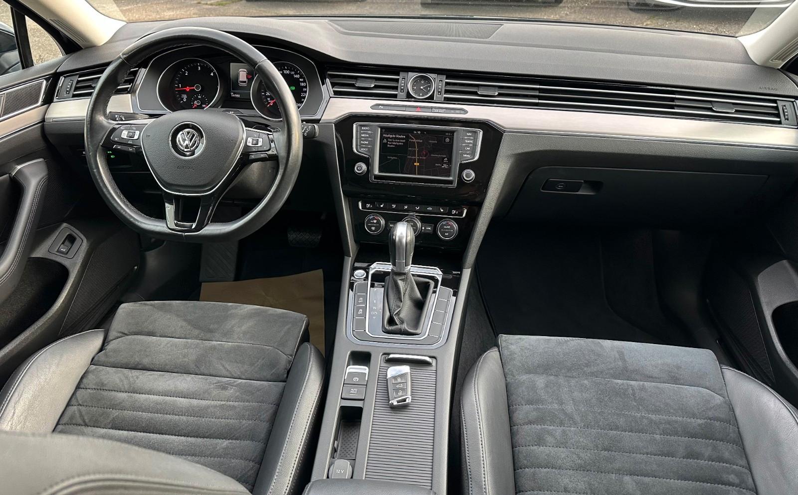 Volkswagen Passat Variant Highline / Massage/Matrix-LED/ACC