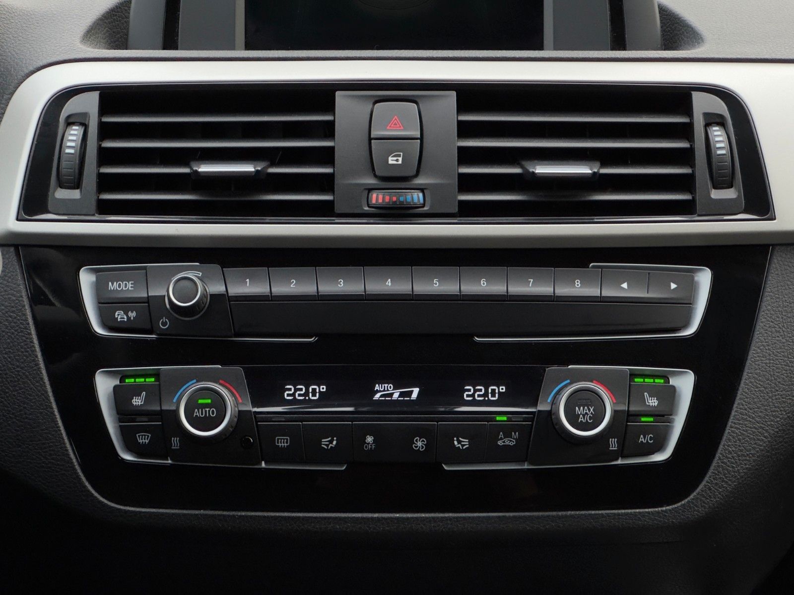 Fahrzeugabbildung BMW 118i Advantage SHZ PDC LED 2Z-Klima Tempomat