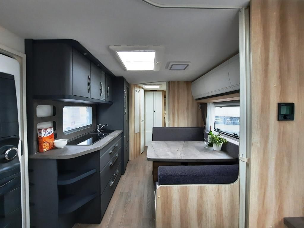 Fahrzeugabbildung Hobby De Luxe 545 KMF Verfüg./Auflastung 2.000 Kg