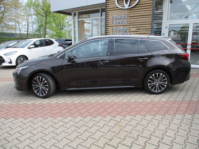 Fahrzeugabbildung Toyota Corolla Touring Sports Hybrid Team D