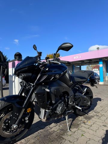 Yamaha MT-10 Top Zustand!!! Garantie 1 Jahr !!! 1 Hand!