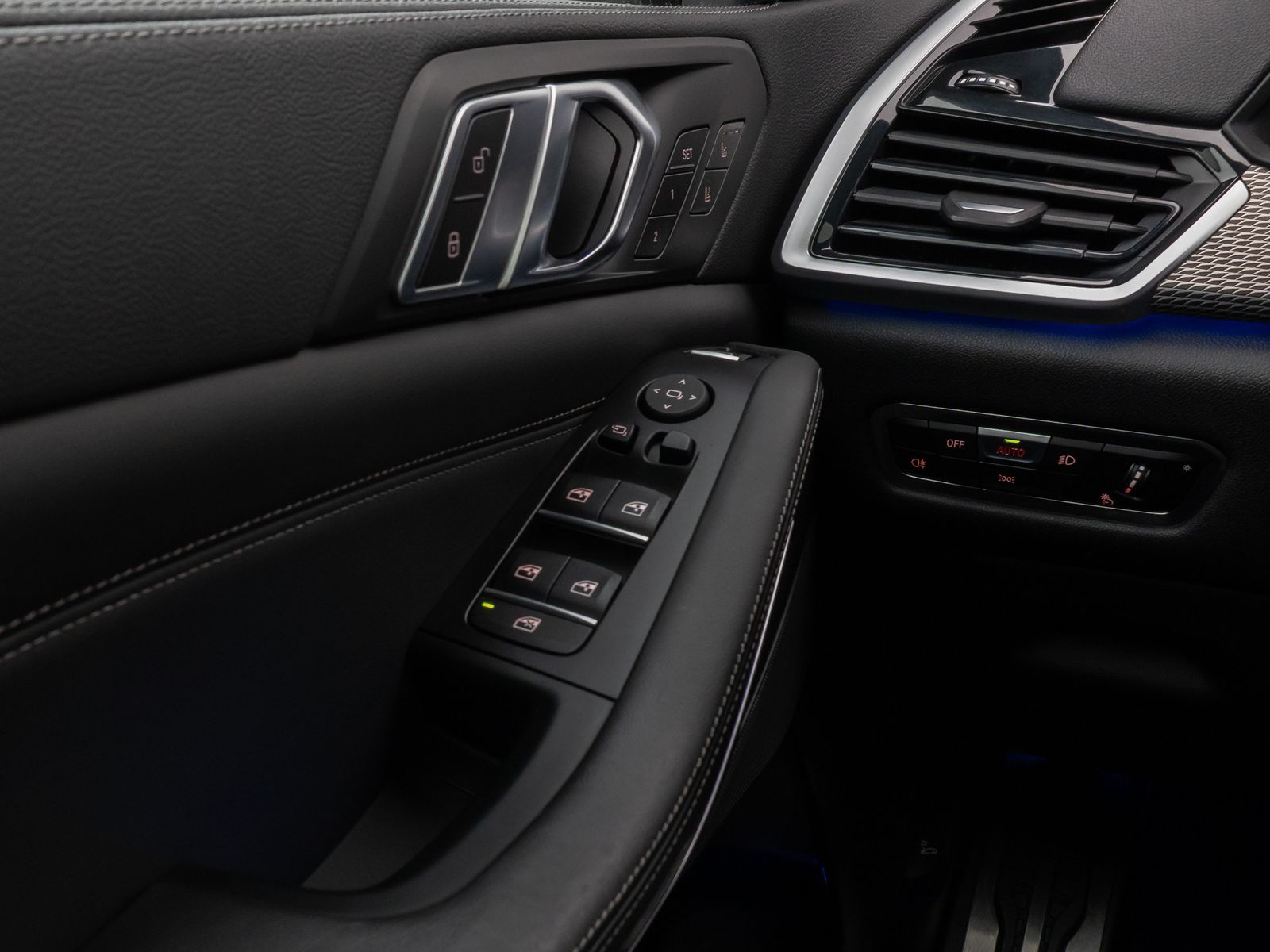 Fahrzeugabbildung BMW X5 M50i Panorama 360° HUD DAB H/K AHK Individual