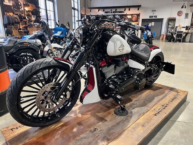 Fahrzeugabbildung Harley-Davidson FXBRS Breakout 117cui CVO UmbauUmbau