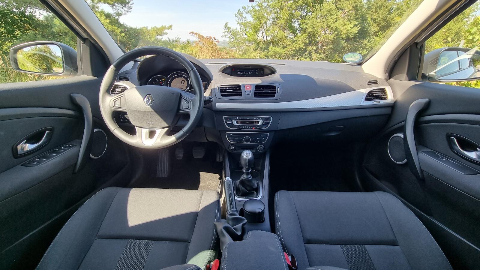 Renault Megane 2011 — photo 17