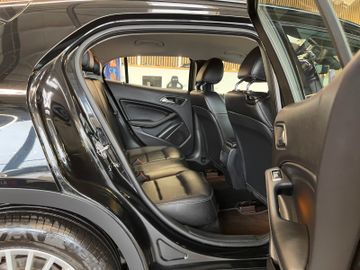 Mercedes-Benz GLA 180 *Kamera*PDC*Navi*Klima*Tempomat*