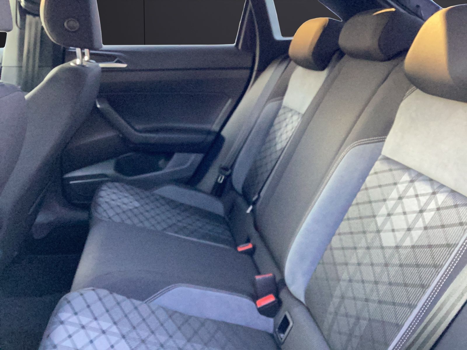 Fahrzeugabbildung Volkswagen Taigo TSI R-Line, MATRIX ACC AID NAVI PDC SHZ