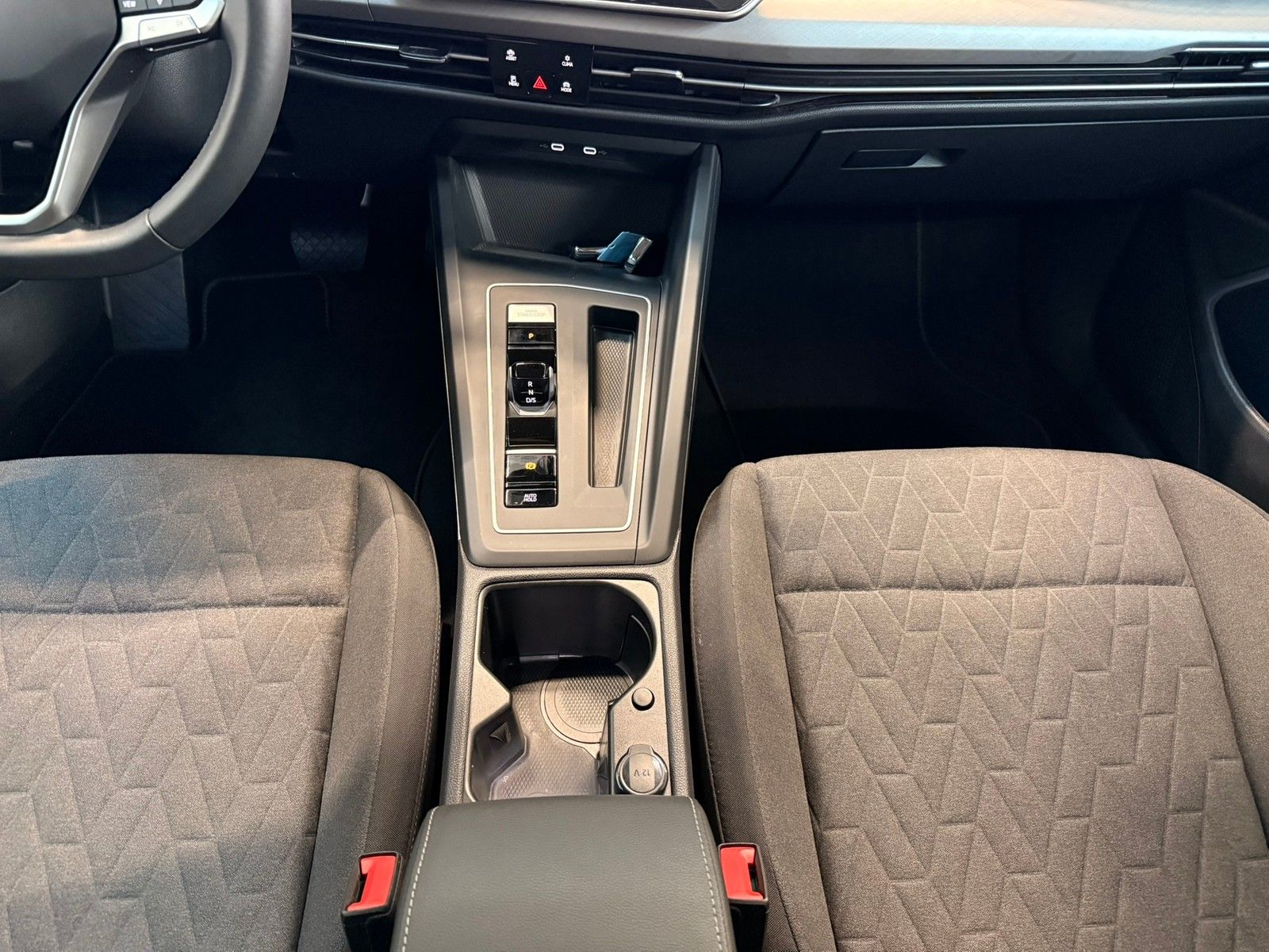 Fahrzeugabbildung Volkswagen Golf VIII 1.5 TSI eHybrid 150 kW Life +Navi +Kam