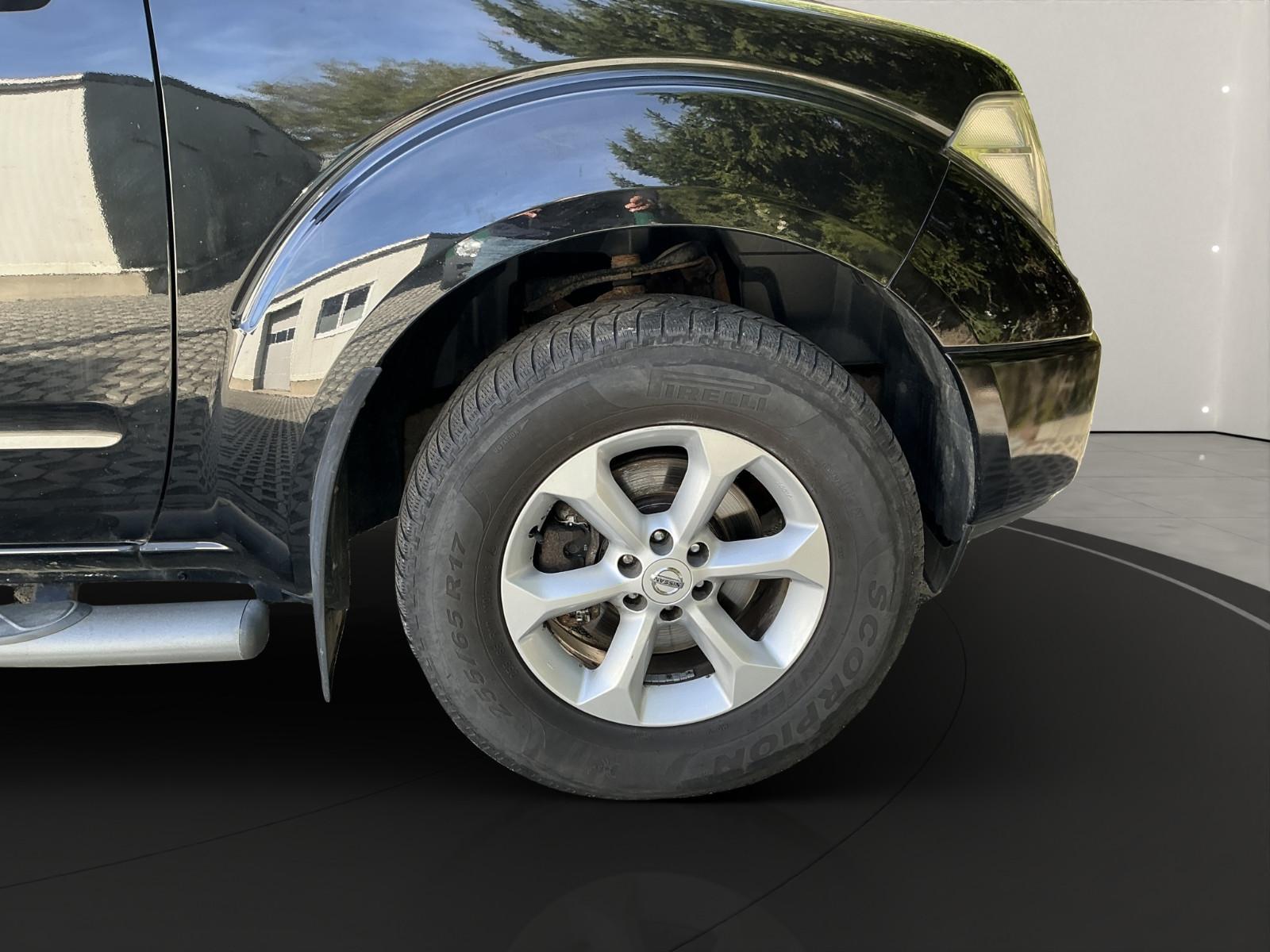 Nissan Navara Double Cab LE 4x4 | 171 ch | BVA | Cuir | Toit ouvrant | Sièges chauffants électriques | Attelage