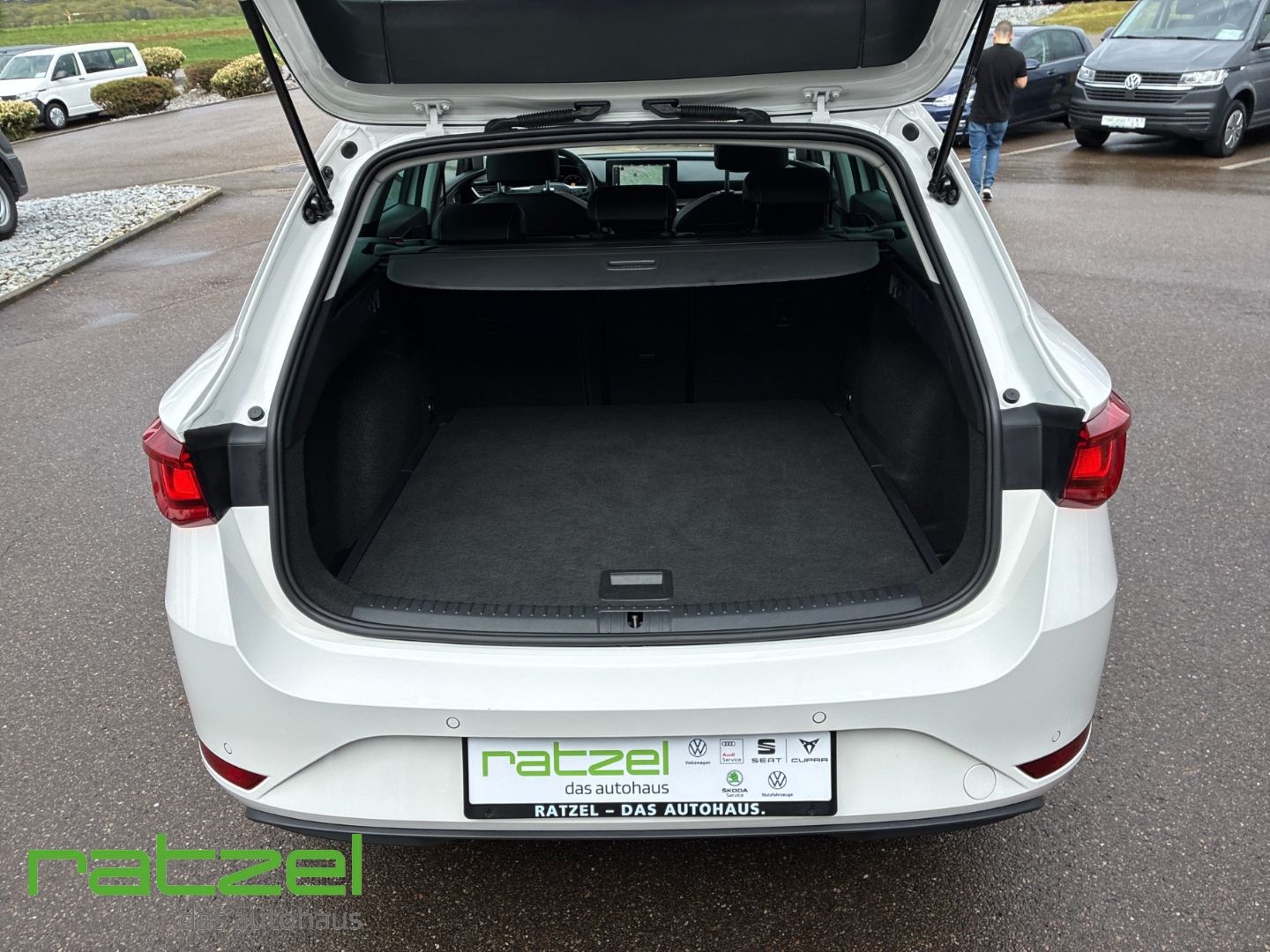 Fahrzeugabbildung SEAT Leon Xcellence 1.5 eTSI Navi Digitales Cockpit L