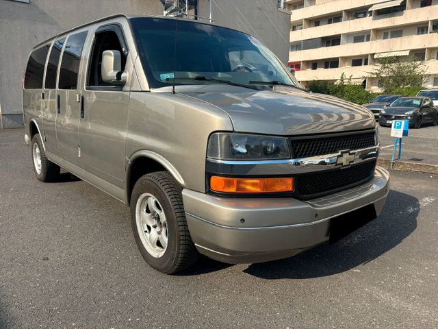 Chevrolet Express 5.3 V8 ALLRAD 7 Sitzer *Top Zustand*