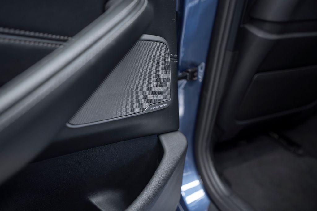B5 4.4 Bi-Turbo Touring BLUE/BLACK - Bild 29