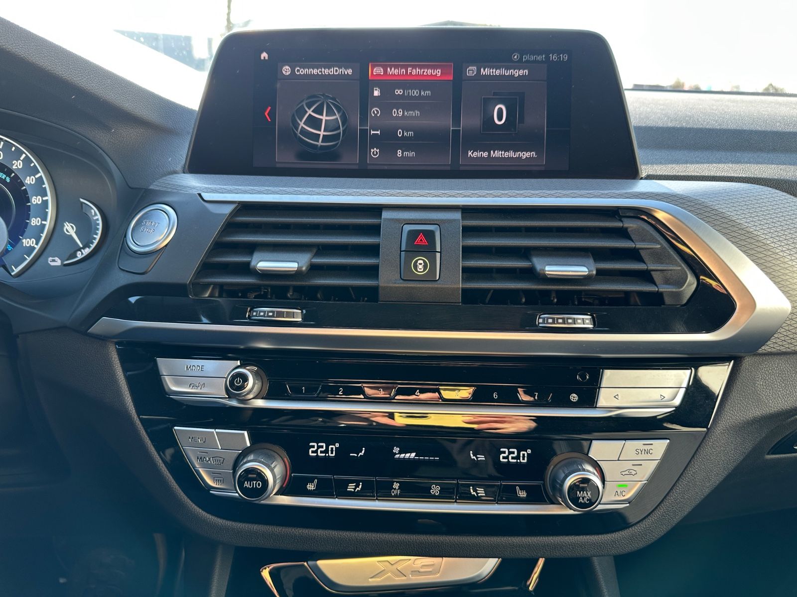 Fahrzeugabbildung BMW X3 xDrive30e M-Sport/Navi/Head-Up/LED/AHK