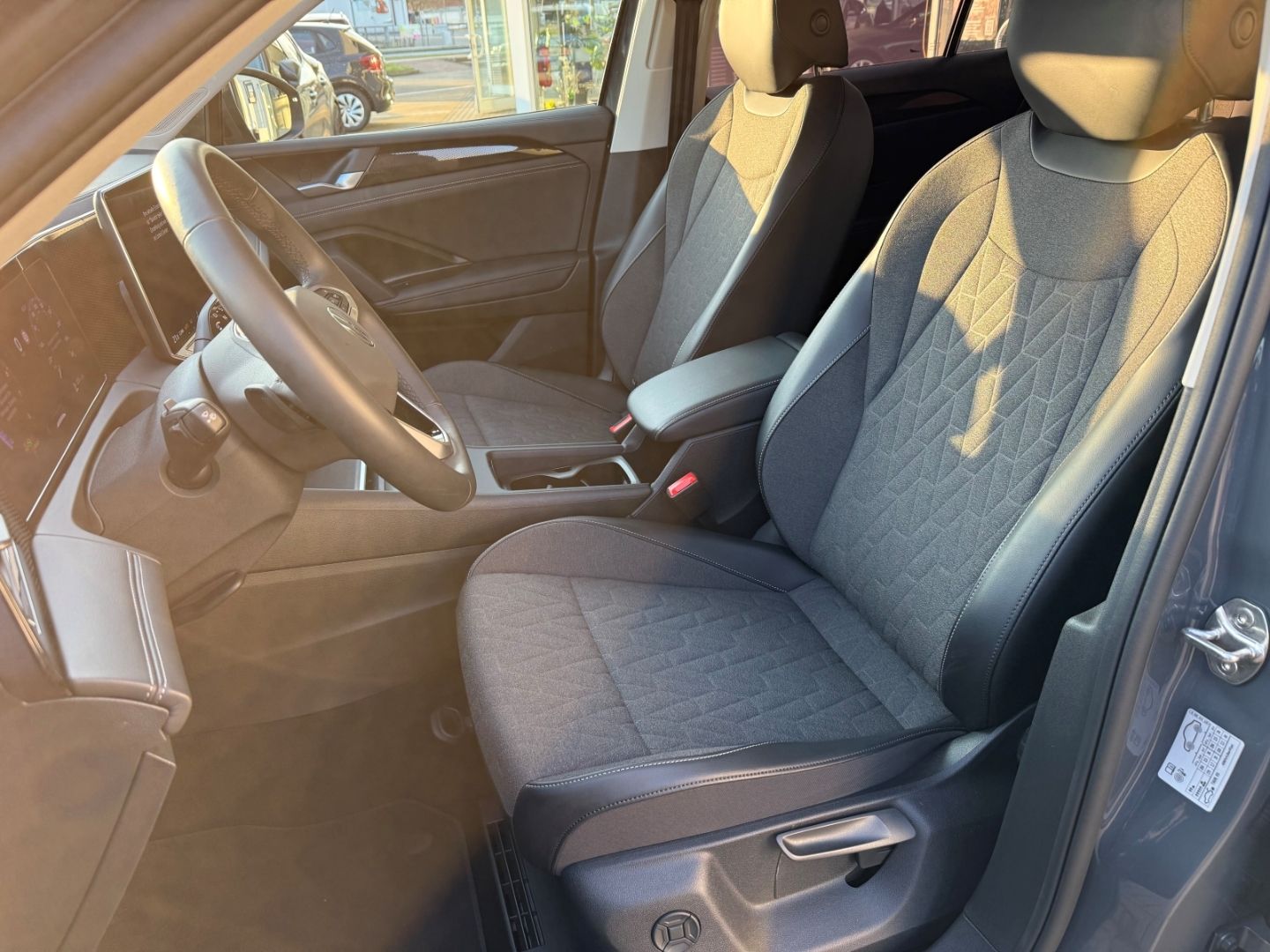 Fahrzeugabbildung Volkswagen Tiguan 1.5 eTSI 110 kW Life Navi Digitales Cockp