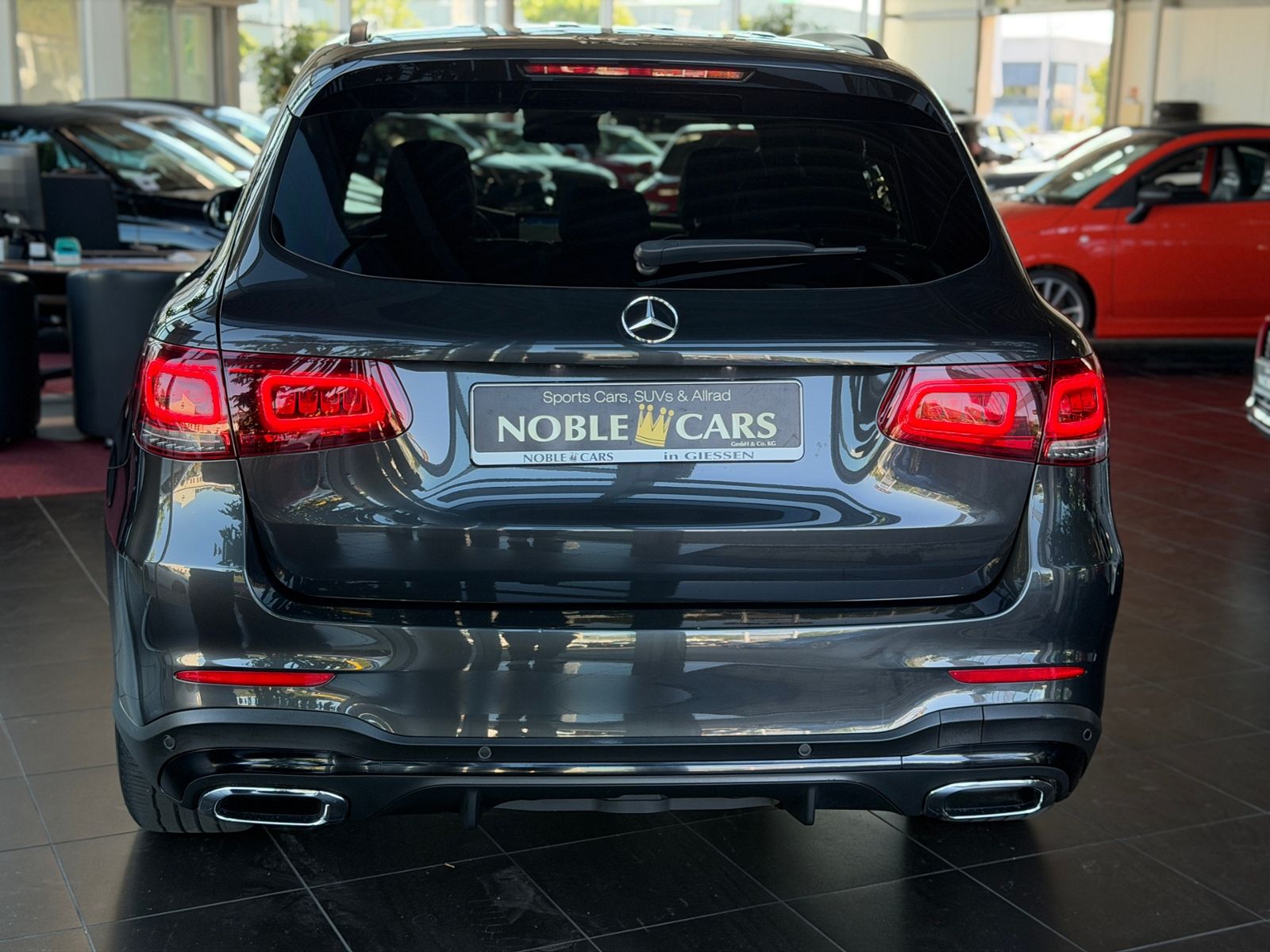 Fahrzeugabbildung Mercedes-Benz GLC 200 4Matic AMG Line AHK LED NAV SHZ 19"