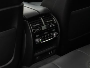 Fahrzeugabbildung BMW 530d Tour Luxury HUD ACC H/K AHK Komfortsitz 20"