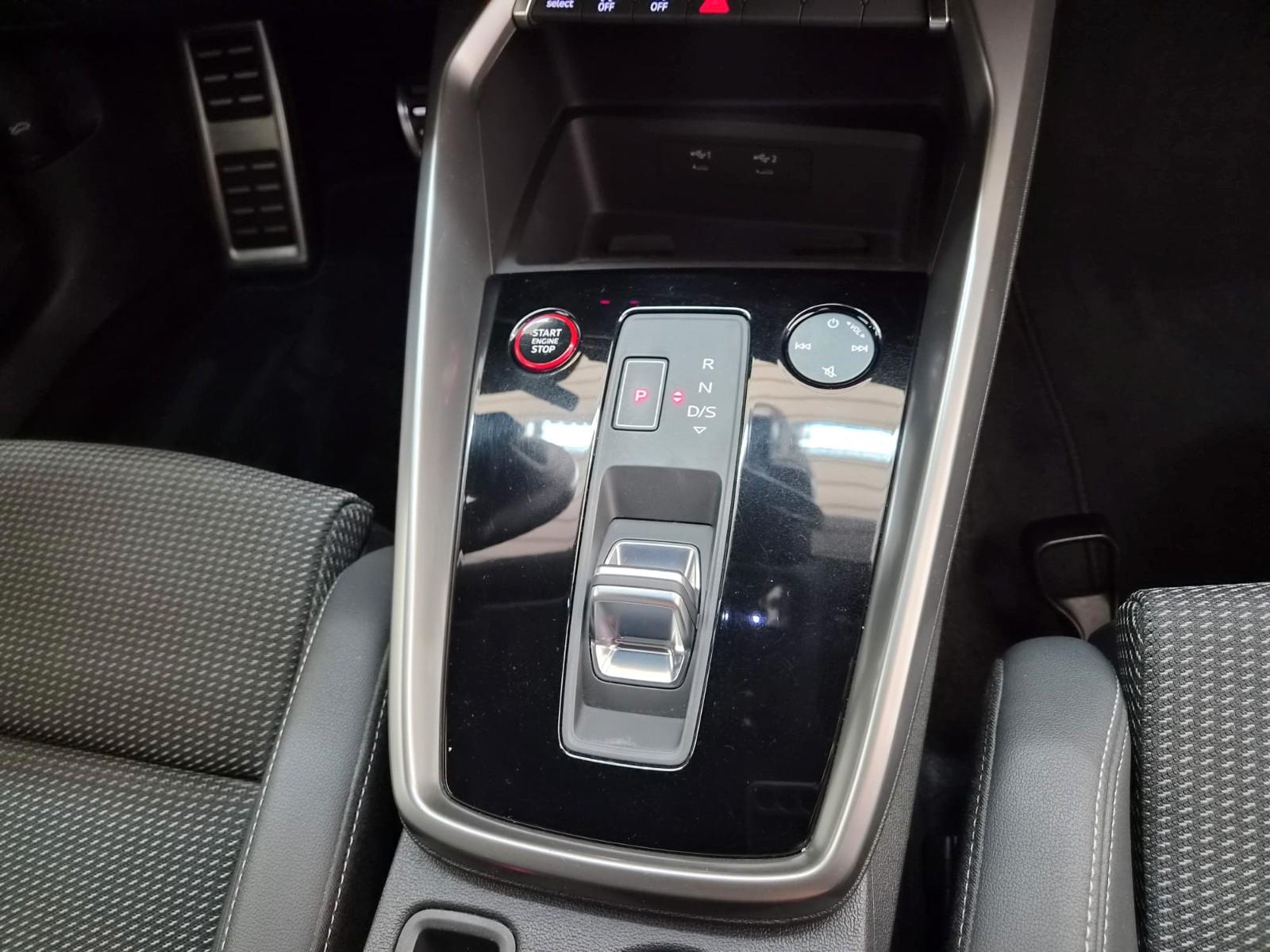 Audi S3 Lim. 2.0 TFSI qu. Matrix Virtual plus B&O 19", миниатюра 11
