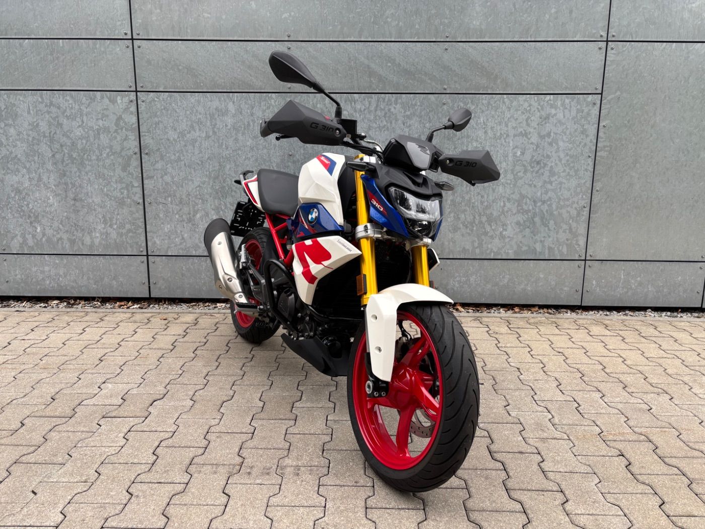 Fahrzeugabbildung BMW G 310 R Style Sport Tieferlegung Griffheizung