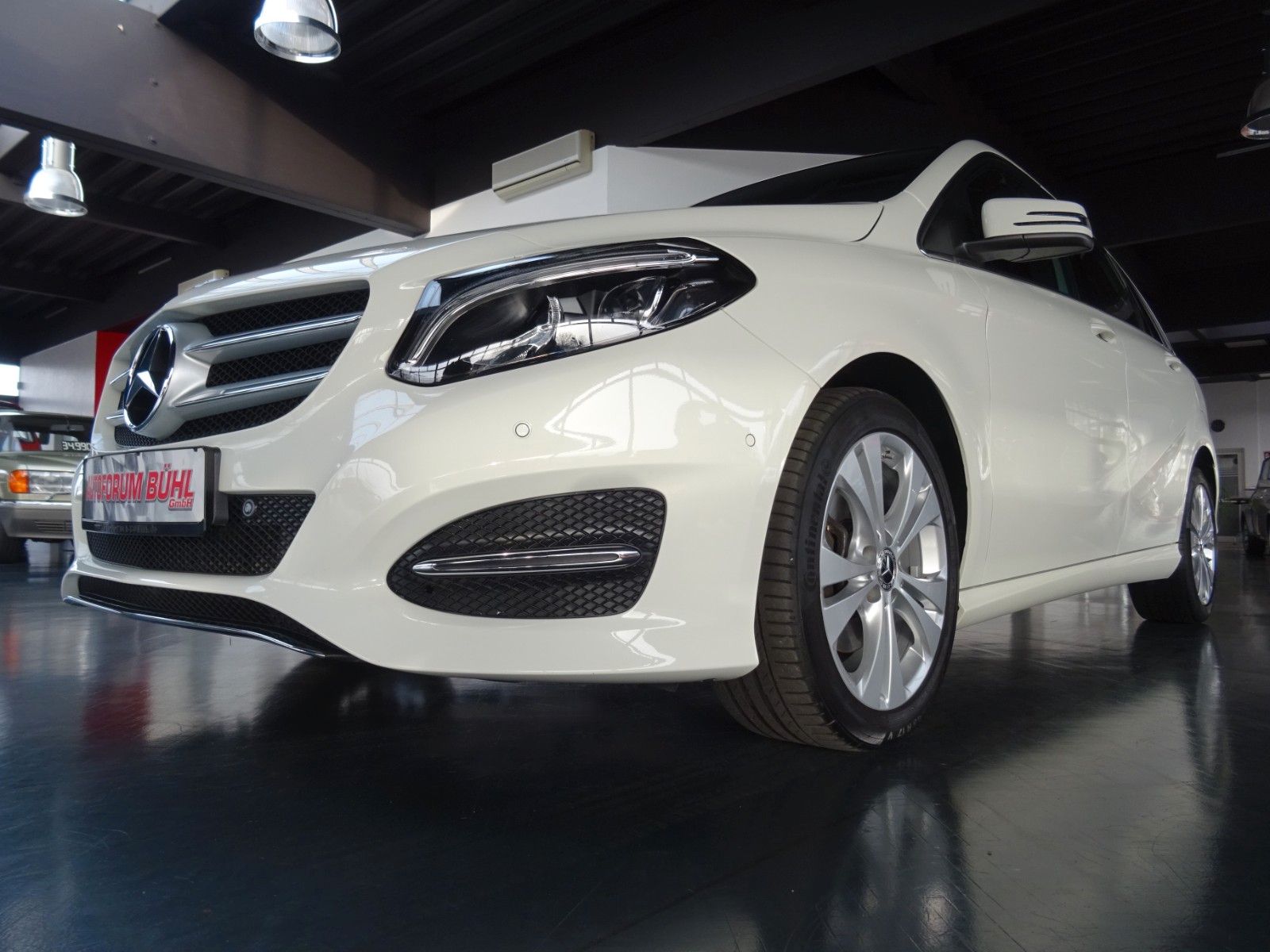 MERCEDES-BENZ B 180 Urban SCORE! /Autom./Tempomat/Navi/LED/PDC