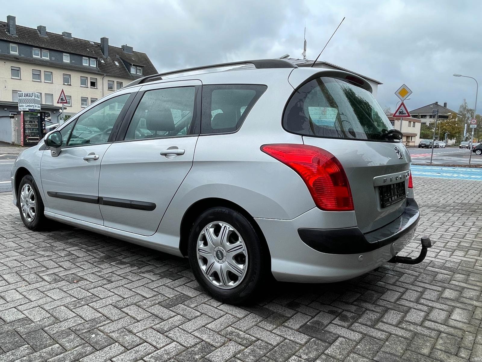 Peugeot 308 2010 — interior
