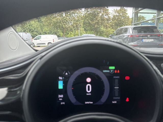500e Cabrio Style Paket 42 kWh Klimaautomatik GR