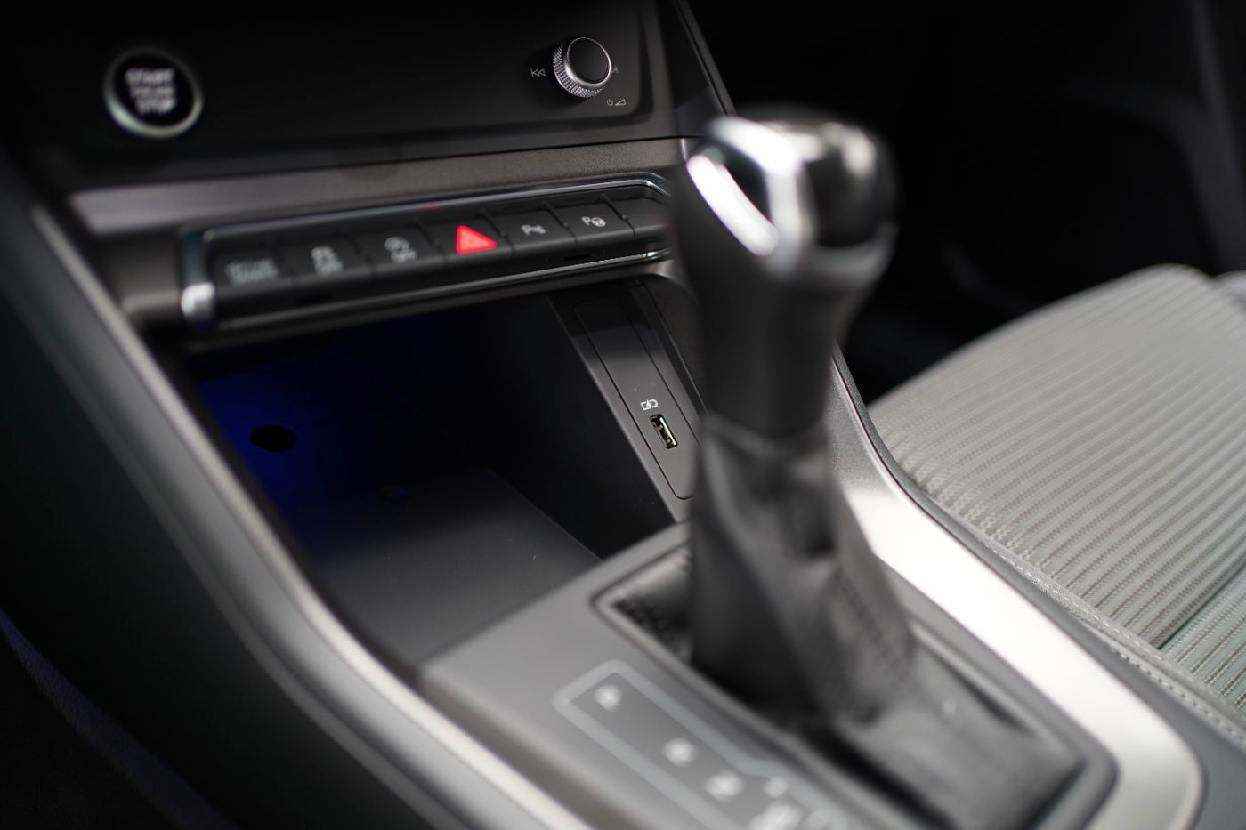Fahrzeugabbildung Audi Q3 40 TFSI quattro S Line +Komfortzugang+LED+AHK