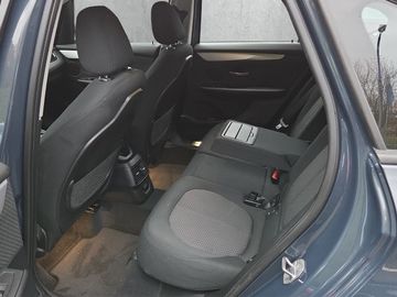 Fahrzeugabbildung BMW 216i Active Tourer Advantage Klima Einparkhilfe