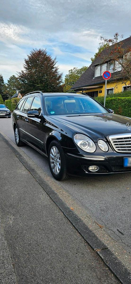 Mercedes-Benz E220 2006 — rear view