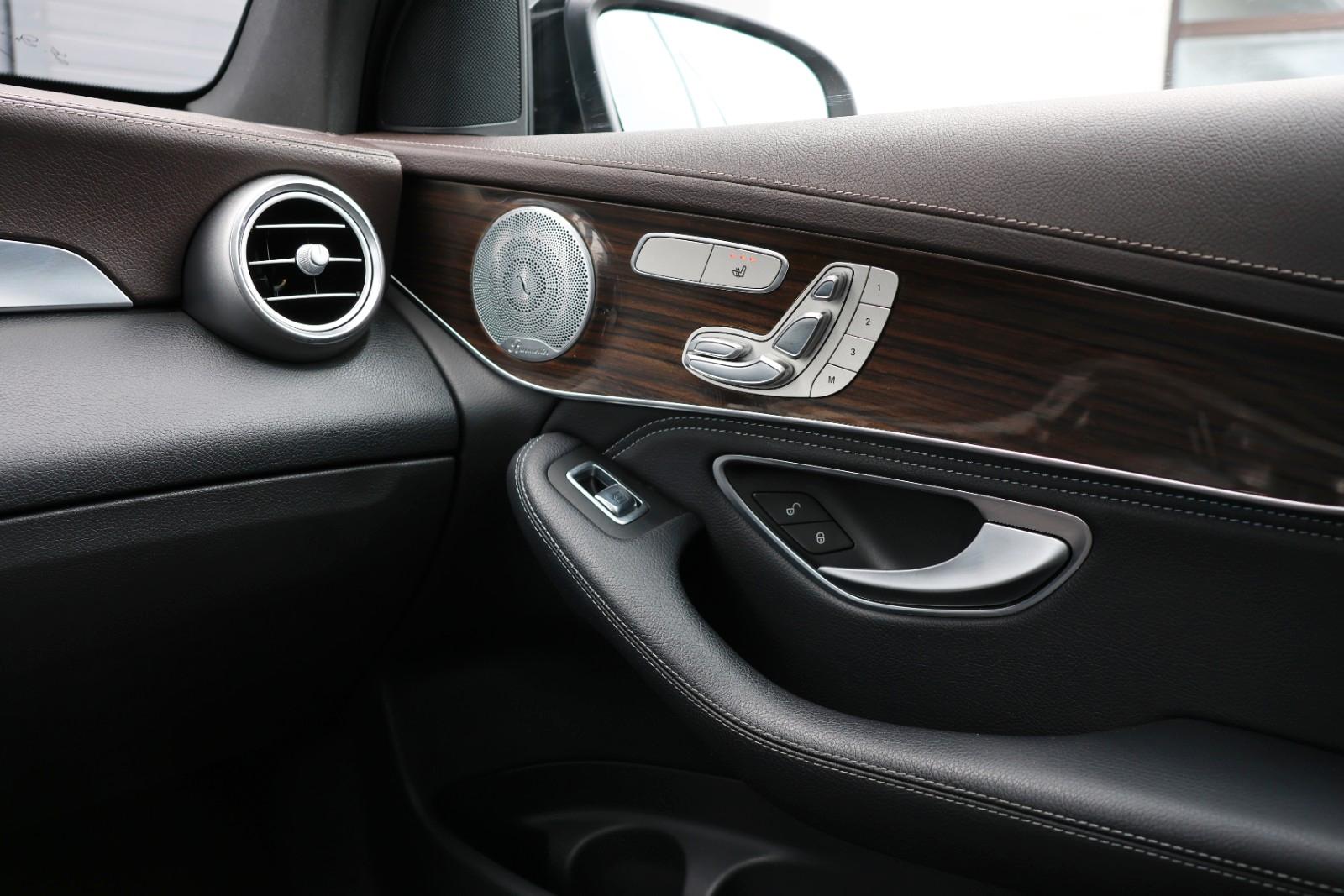 Mercedes-Benz GLC 300 4MATIC/ACC/Burmester/PANO/SHZ/TTW/KAMERA