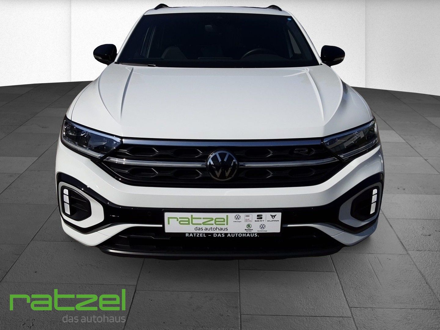 Fahrzeugabbildung Volkswagen T-Roc R-Line 1.5 TSI Sportpaket StandHZG AHK-abn