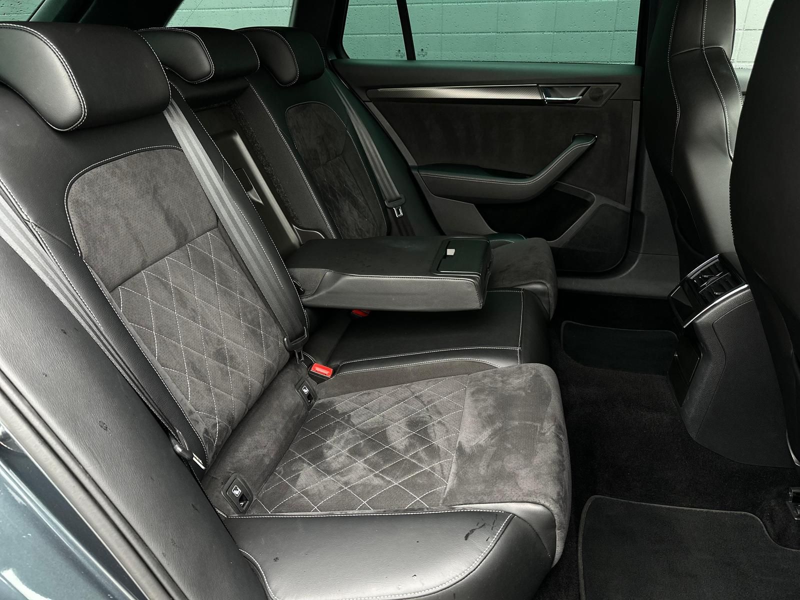 SKODA Superb 2.0TDI SPORTLINE *LED#TEMPO#AHK#PDC#SHZ - Image 16