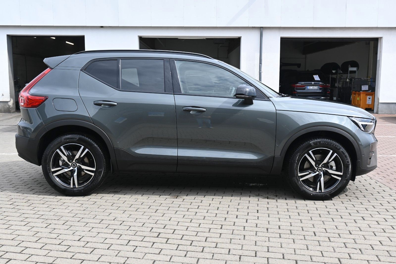 Fahrzeugabbildung Volvo XC40 B3 DKG Plus Dark*STDHZG*360°*H&K*ACC
