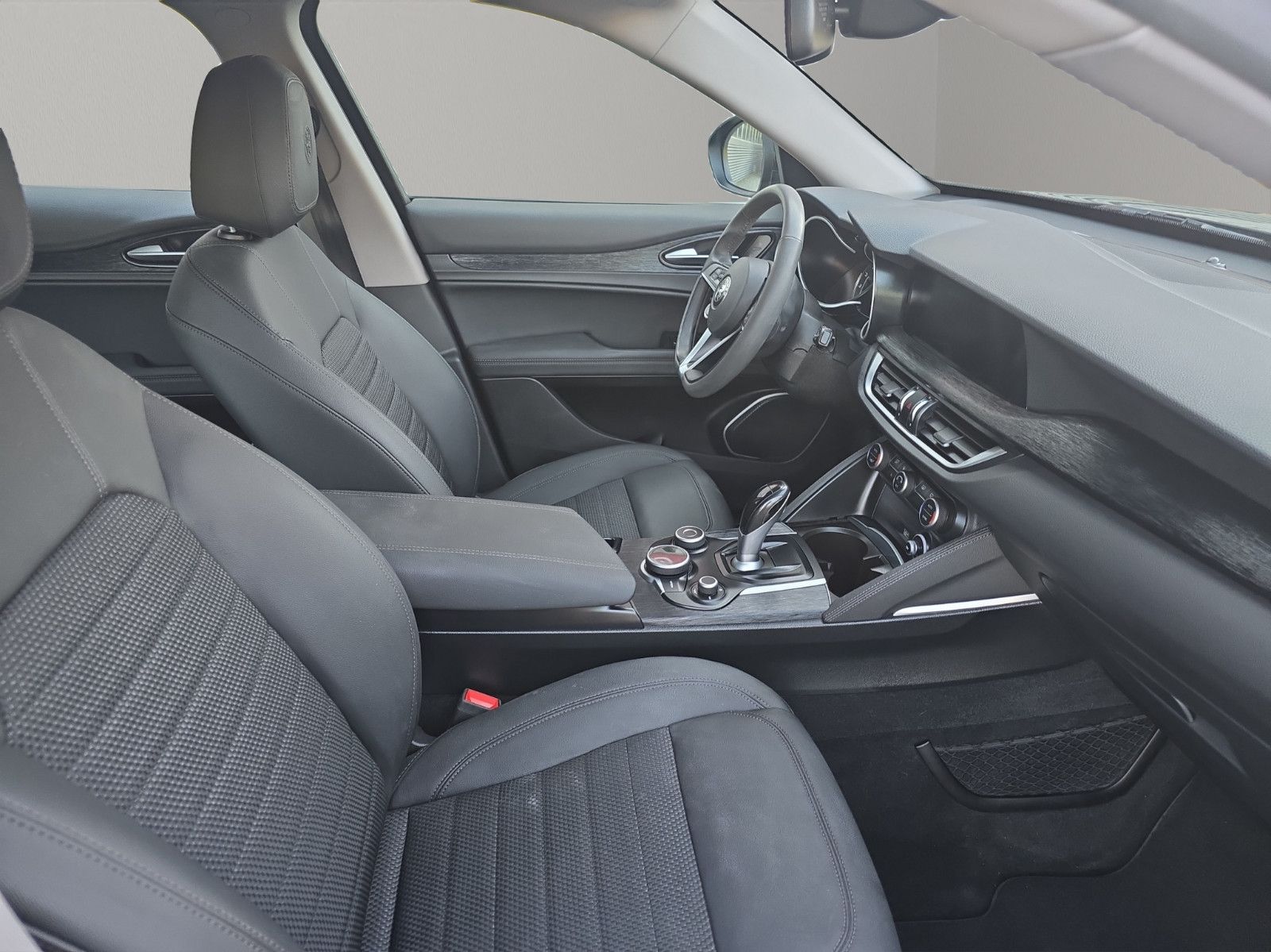Fahrzeugabbildung Alfa Romeo Stelvio Super Q4 NAVI LEDER AUTOMATIK M+S