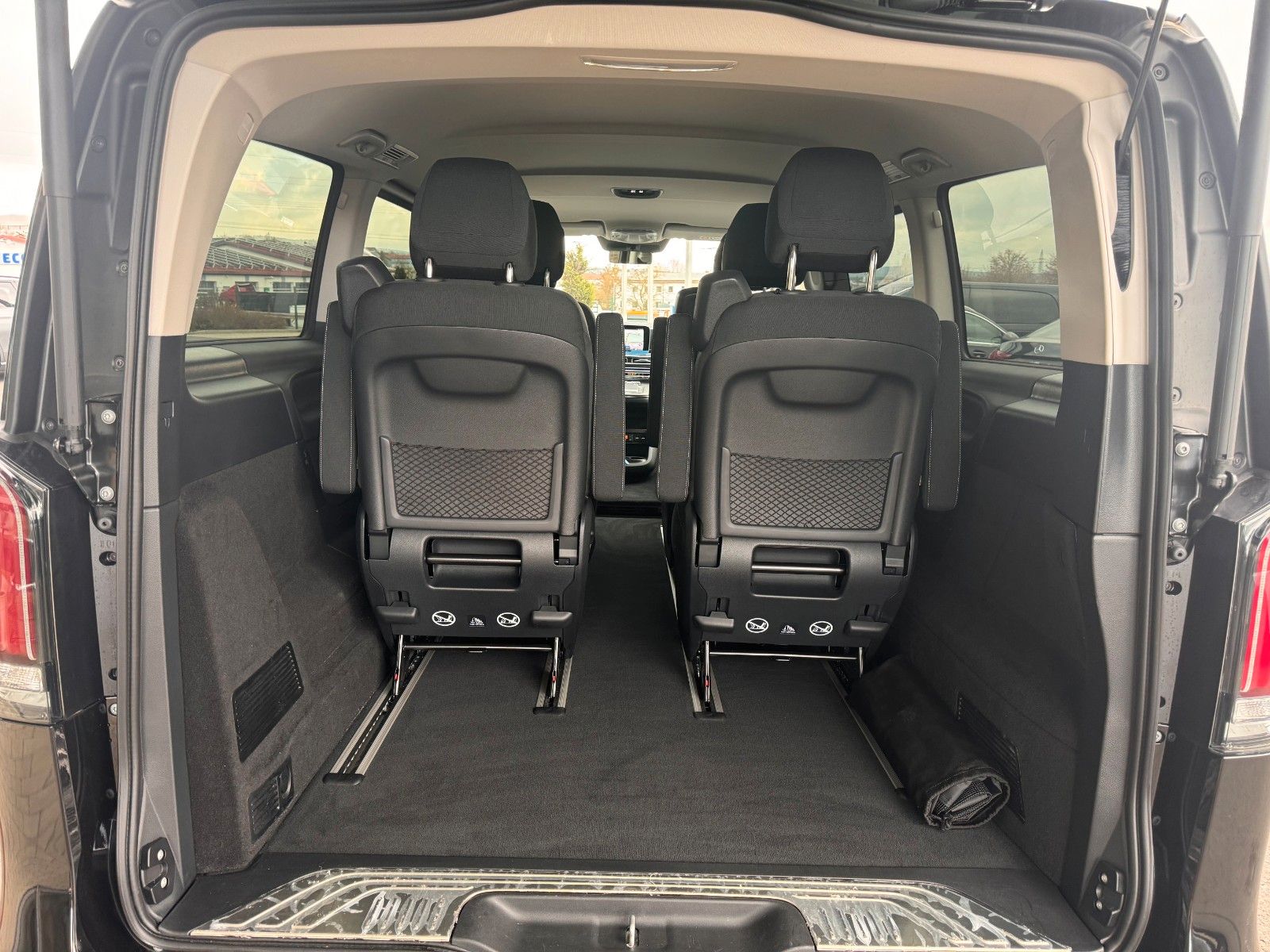 Fahrzeugabbildung Mercedes-Benz V 250 d STYLE el.Tür AHK2,5 DISTRONIC 360Kamera