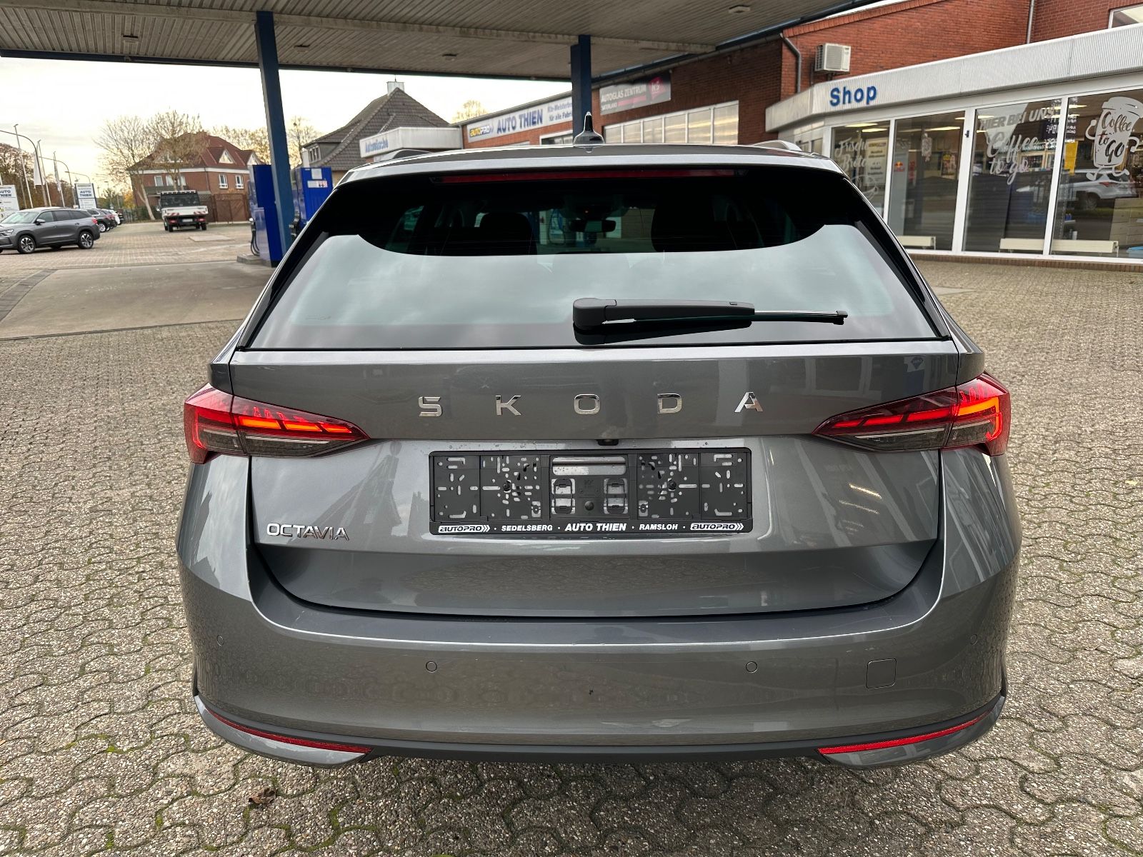 Fahrzeugabbildung SKODA Octavia Combi 2.0 TDI Selection DSG Navi/AHK/ACC