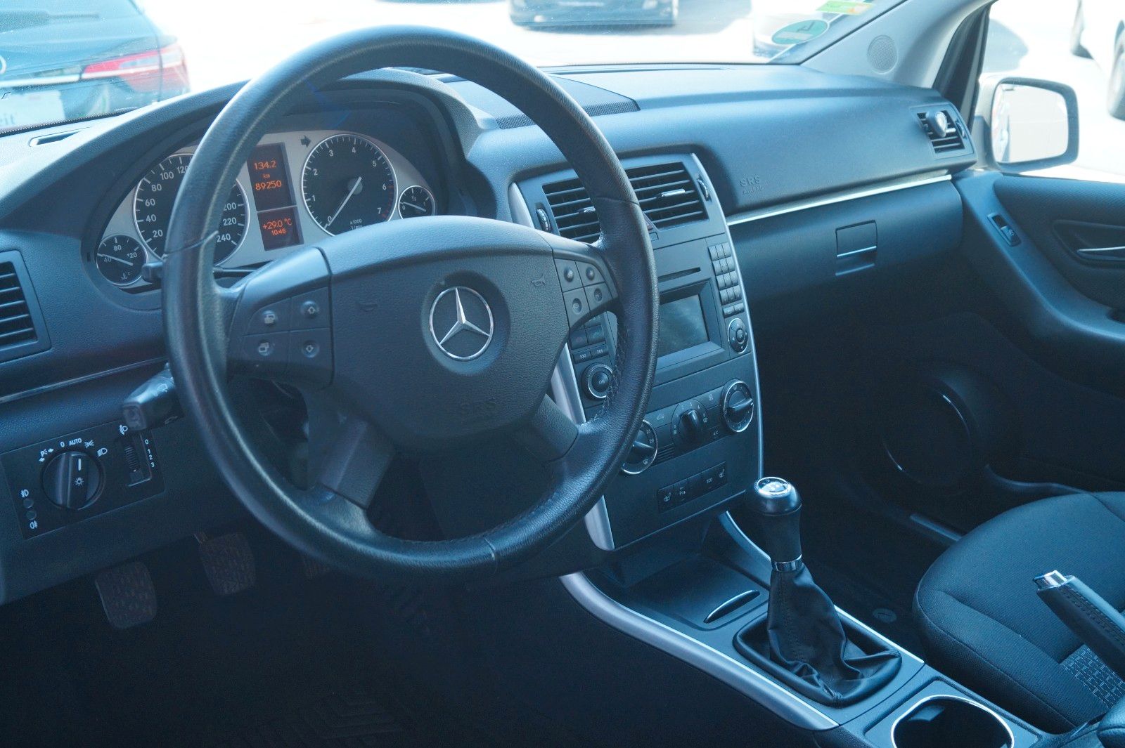 Fahrzeugabbildung Mercedes-Benz B 180 *1.Hand, TÜV neu, Inspektion neu