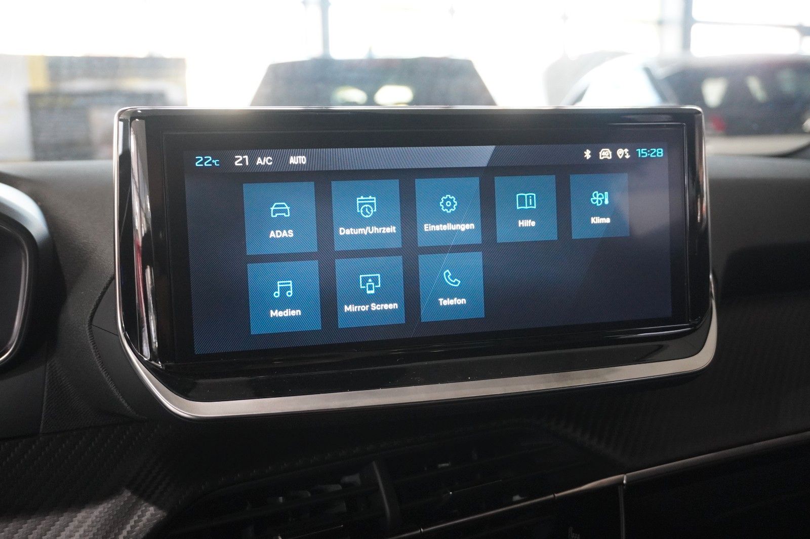 Fahrzeugabbildung Peugeot 2008 1.2 HYBRID ALLURE E-DSC NAVI/LED/SPORT/VIRT