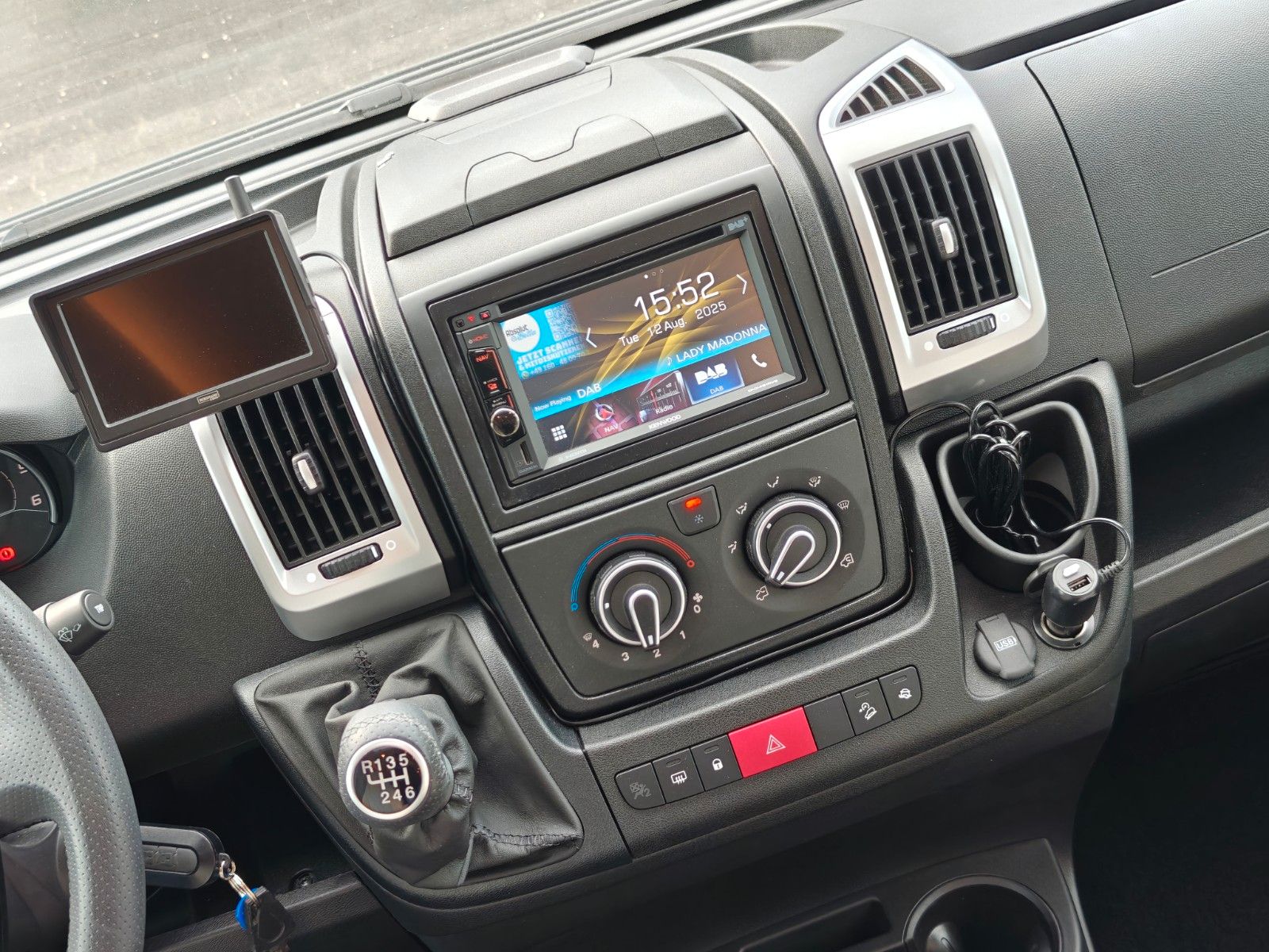 Fahrzeugabbildung Bürstner Nexxo Van T 620 G - SAT, TV, Navi, Einzelbetten