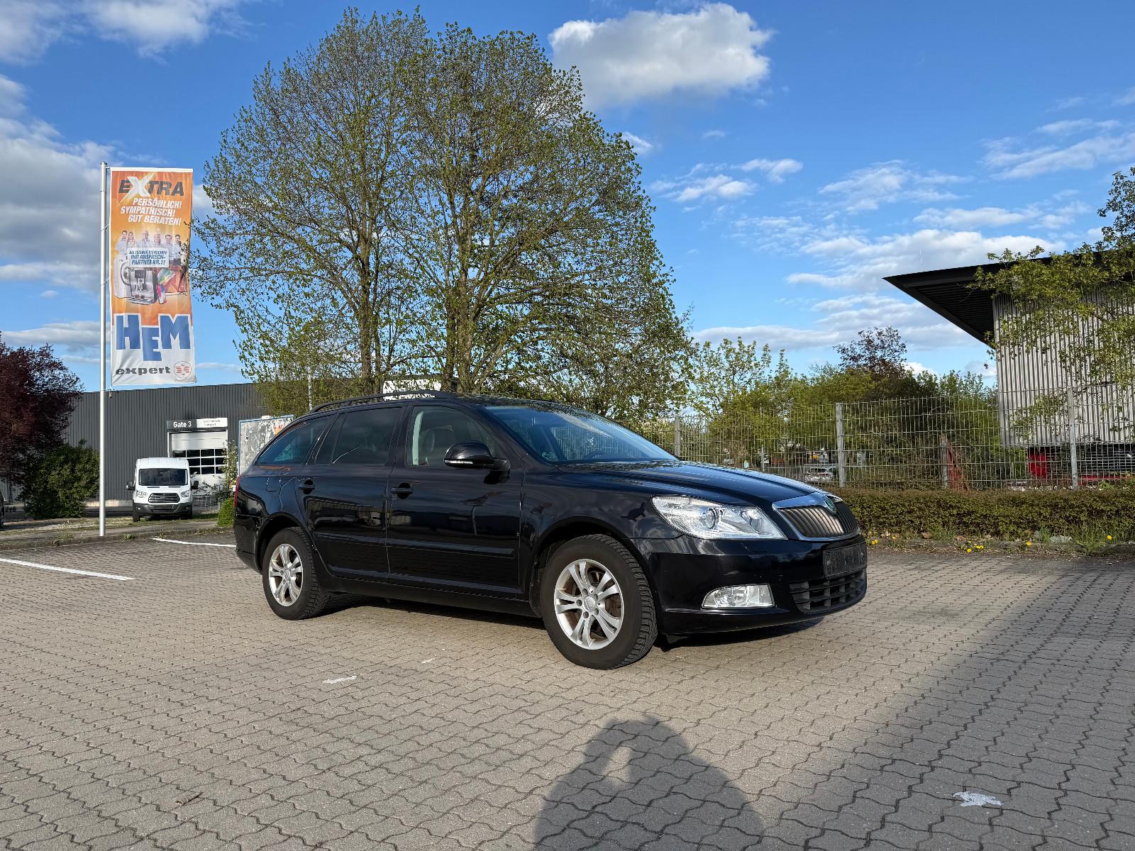 Skoda Octavia Combi Elegance, Xenon , NAVI , Leder Duo