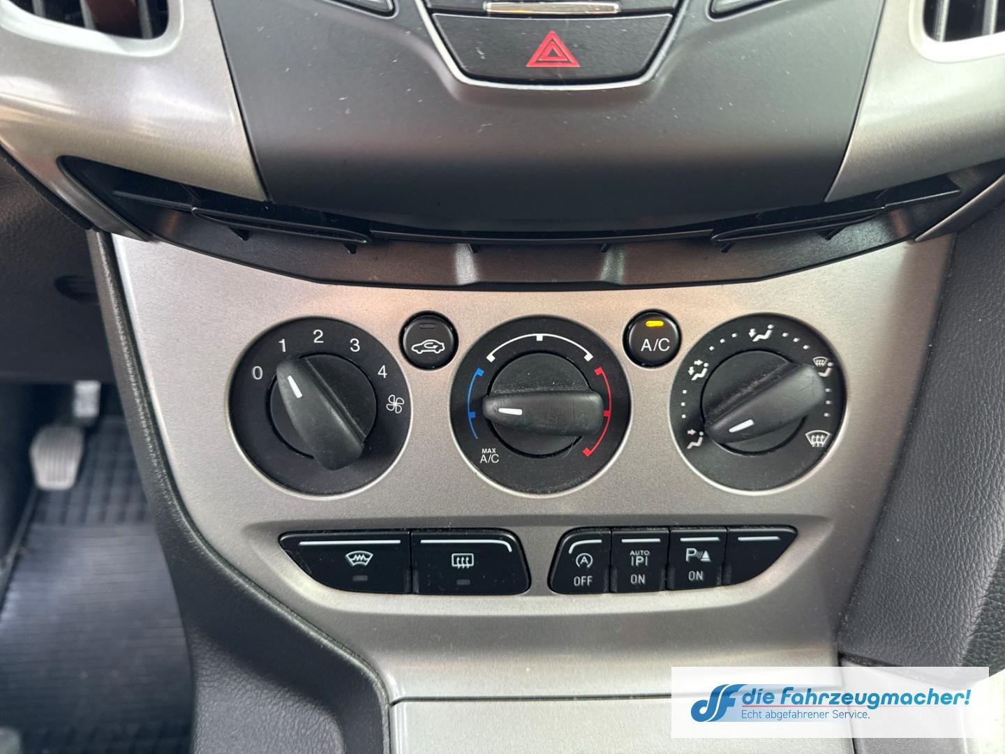 Ford Focus 2012 — photo 24
