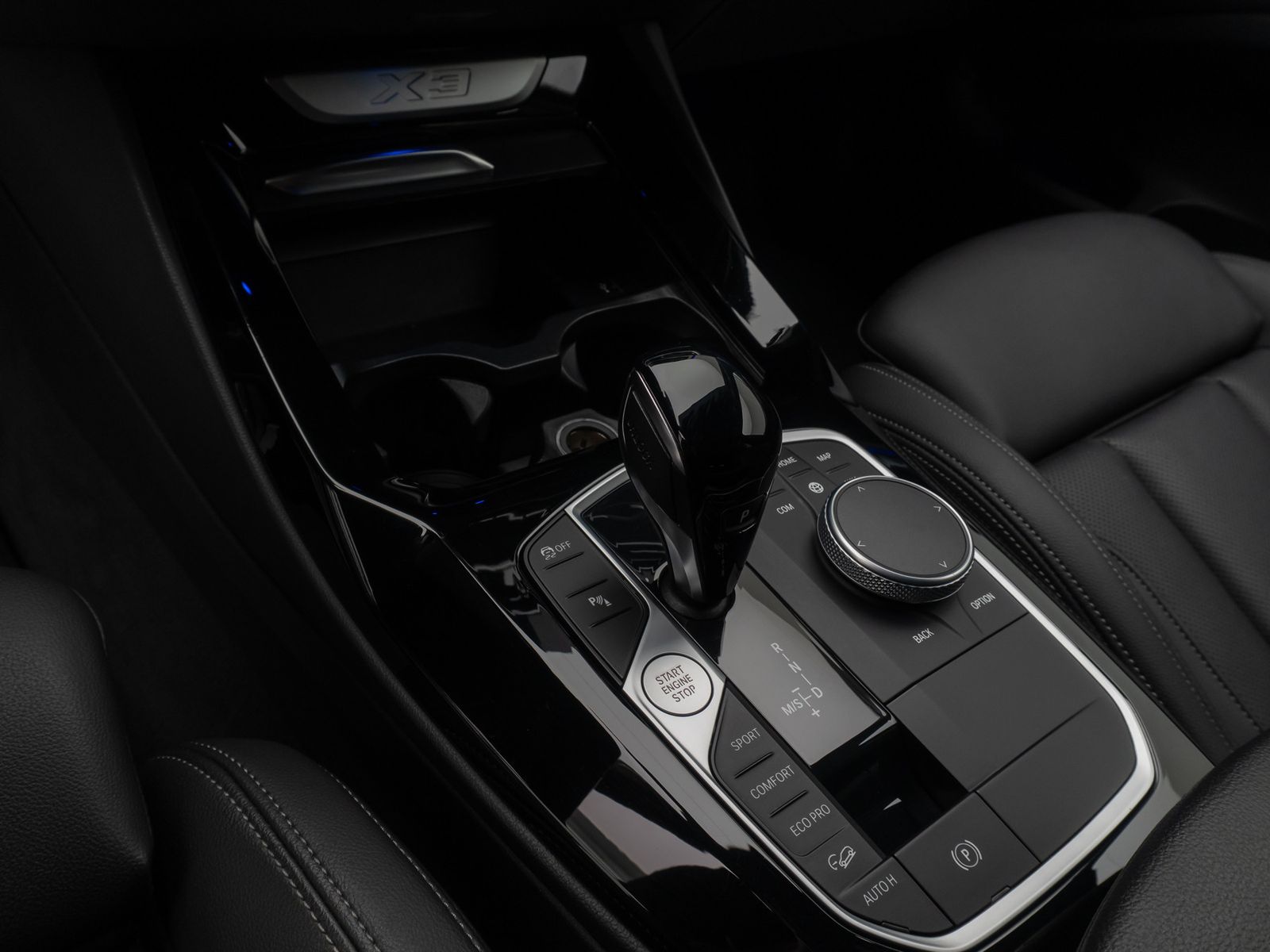 Fahrzeugabbildung BMW X3 xD20d M Sport DAB Kamera AHK HiFi Alarm 19Zol