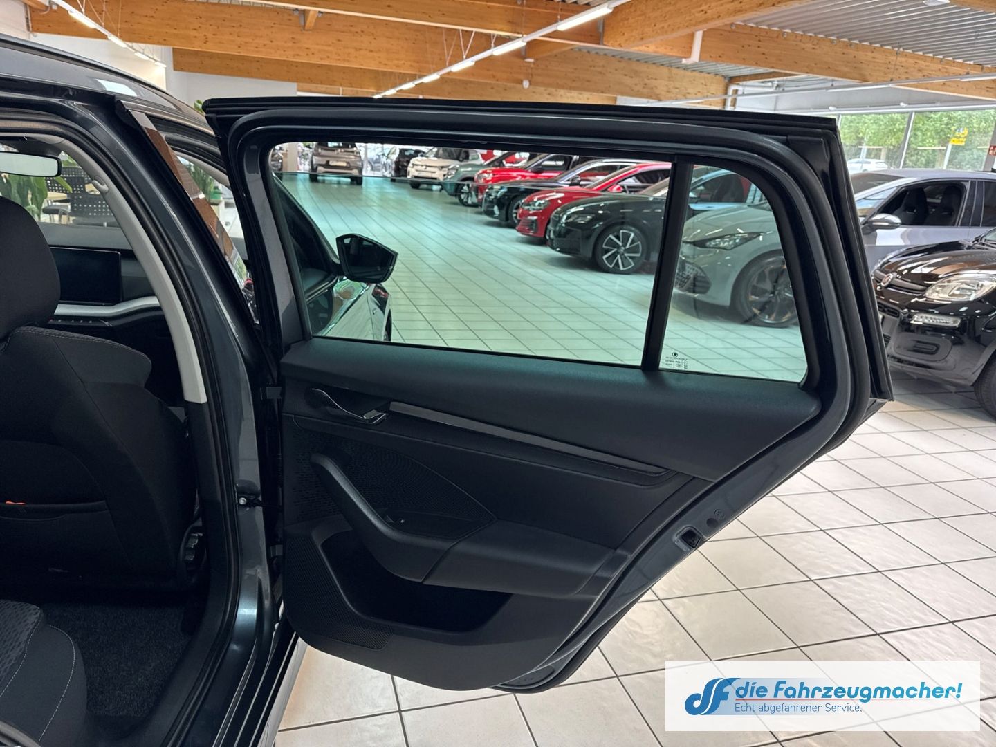 Fahrzeugabbildung SKODA Octavia Combi Clever Navi Digitales Cockpit LED