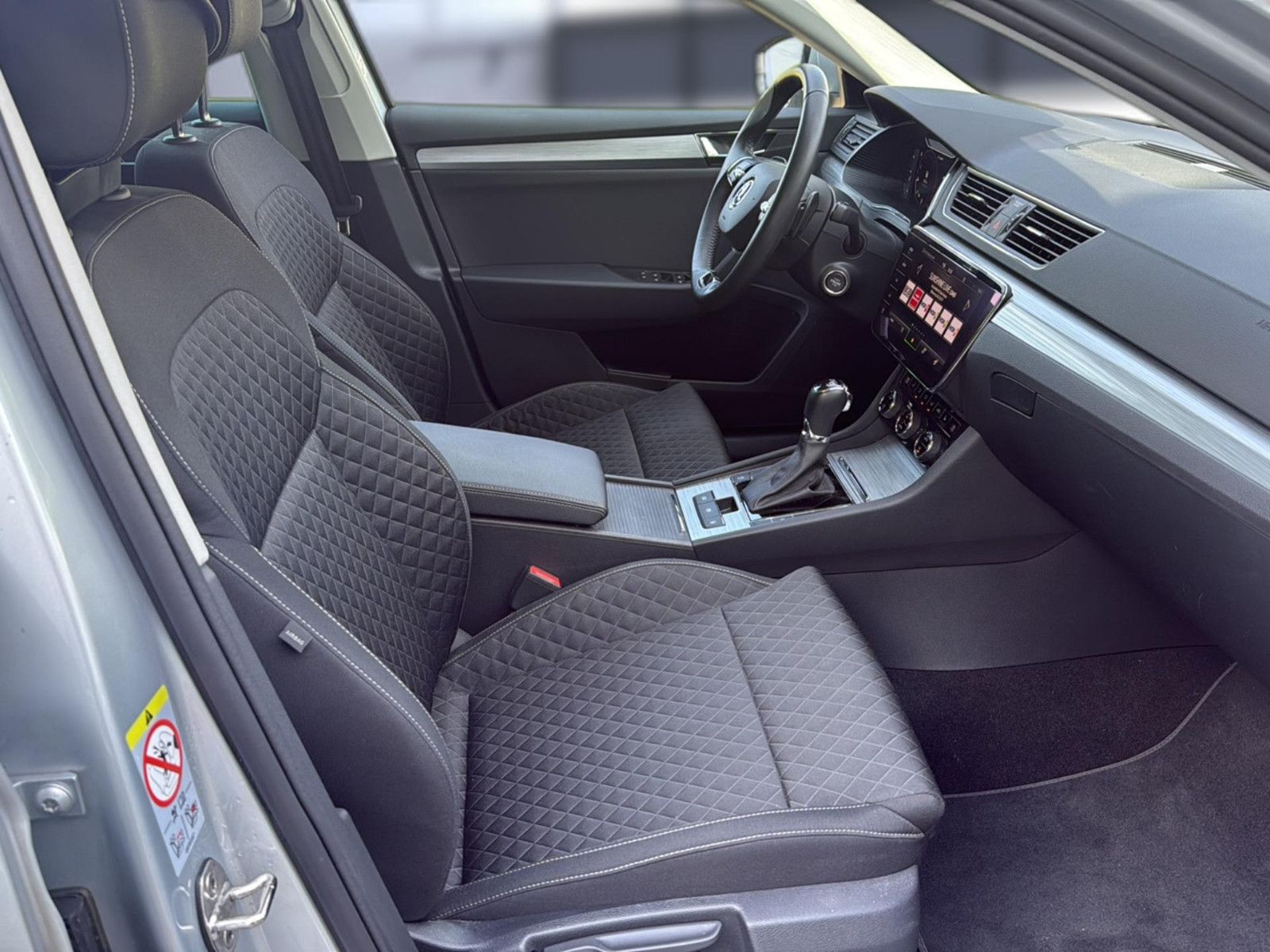 Fahrzeugabbildung SKODA Superb Combi / 1 Hd. unfallfrei