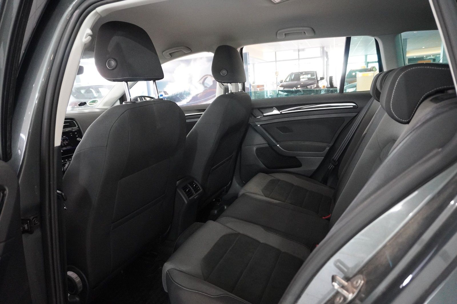 Fahrzeugabbildung Volkswagen Golf VII VARI. 1.5 TSI HIGHLINE NAVI/SPORT/AHK