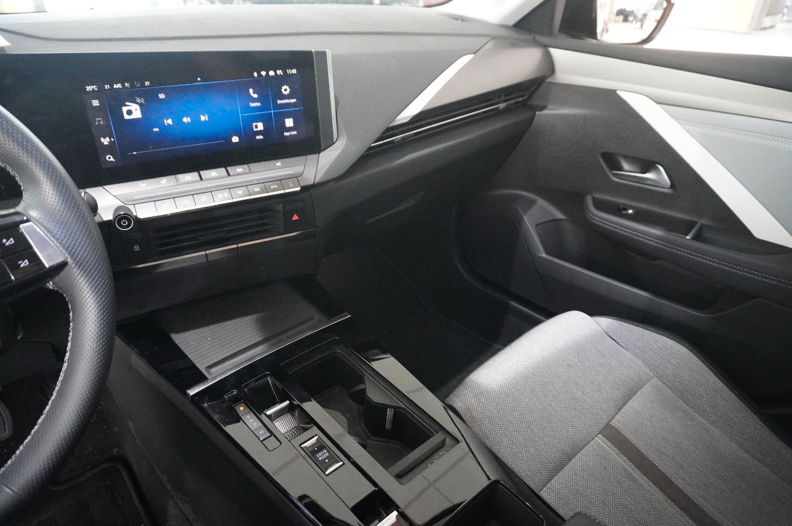 Fahrzeugabbildung Opel Astra L Lim. 1.2T ELEGANCE NAVI/LED/KAMERA/SPORT