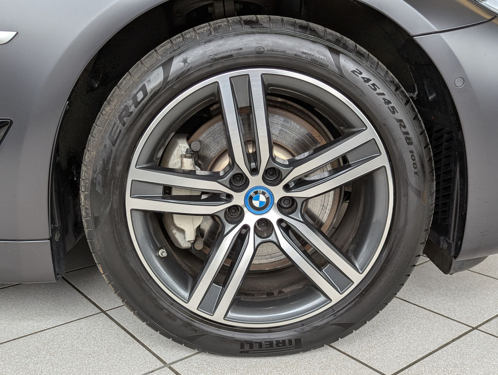 BMW 530 e Frozen-Dark Shadow LED Kamera AHK 4-Zonen - Image 10