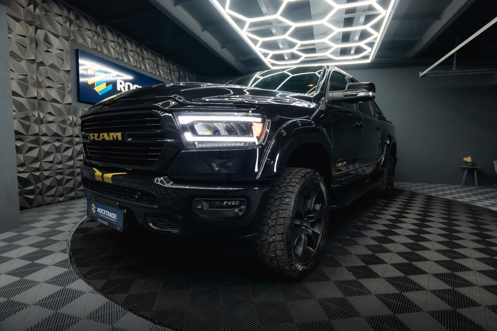 Fahrzeugabbildung Dodge RAM 5.7 V8 HEMI 4x4 OFFROAD NightPaket AXLE LOCK